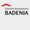 Das Bild zeigt das Logo der Deutschen Bausparkasse BADENIA. Das Logo besteht aus einer roten, dachähnlichen Form, die über dem Text platziert ist.
