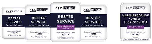 Das Bild zeigt fünf nebeneinander angeordnete Auszeichnungen des F.A.Z.-Instituts. Jede Auszeichnung ist rechteckig und trägt eine Überschrift in Großbuchstaben. Die Titel lauten von links nach rechts:  „Bester Service – Weiterempfehlung“, „Bester Service – Produkt und Service“, „Bester Service – Deutsche Bausparkasse Badenia“, „Bester Service – Kundenzufriedenheit“, „Herausragende Kundenzufriedenheit“. Alle Auszeichnungen basieren auf Basis der Anbieterreputation aus dem April 2025.